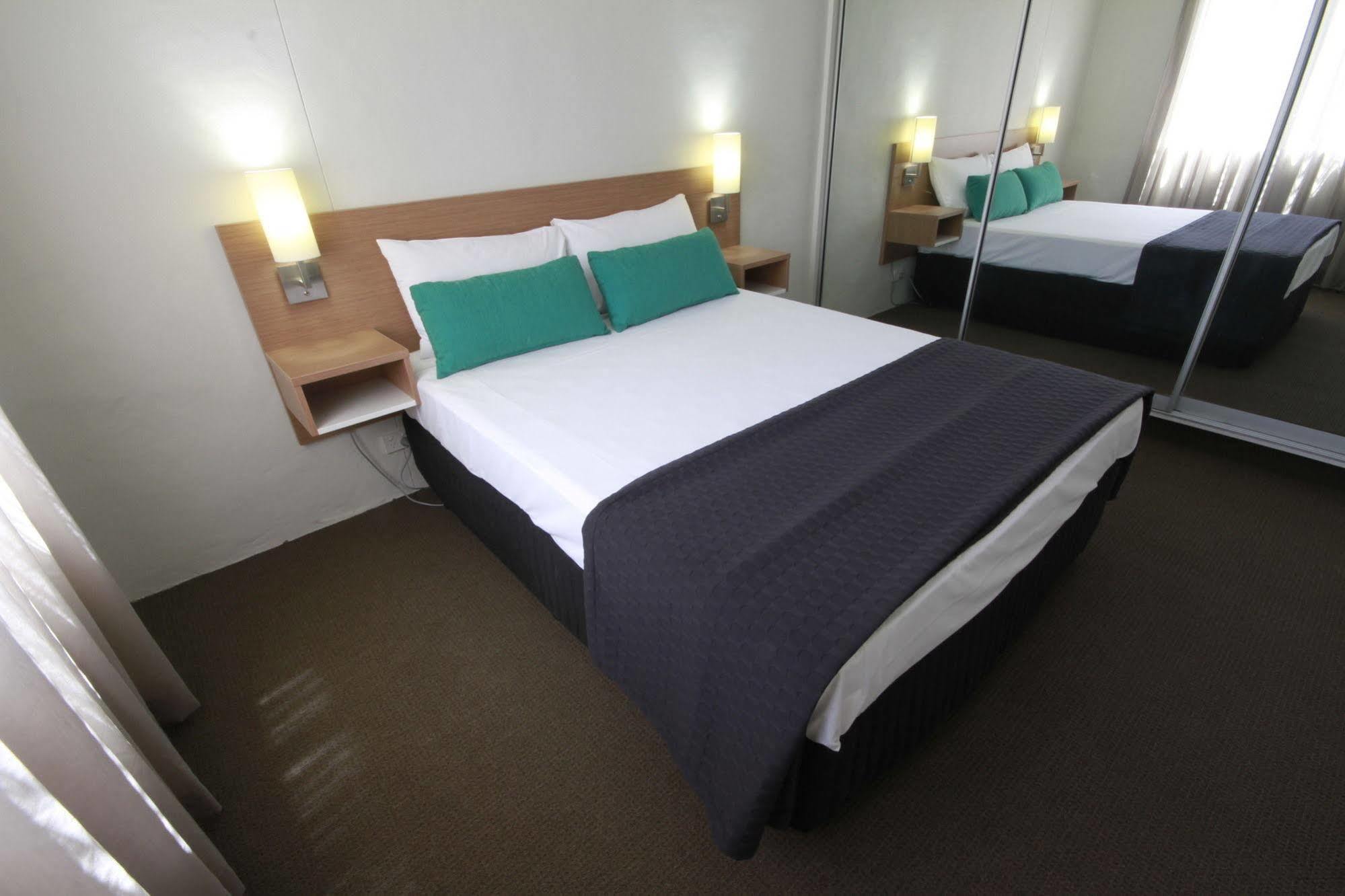 Darcy Arms Hotel Motel Gold Coast Kültér fotó